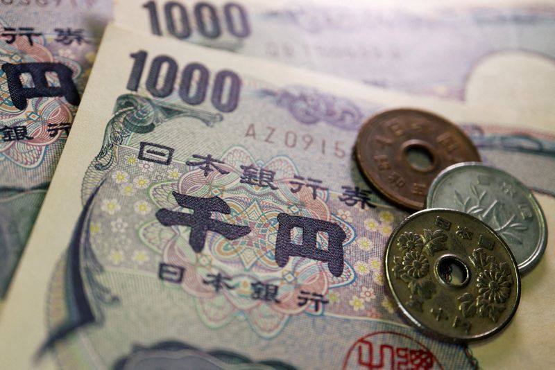 ARCHIV: Münzen und Geldscheine des japanischen Yen