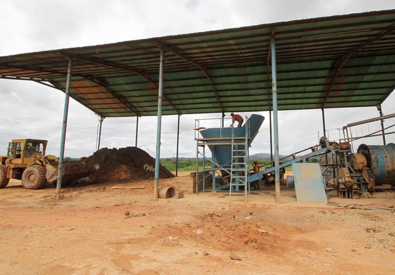 En Venezuela, mineros artesanales son desplazados mientras gobierno de Maduro busca más ingresos