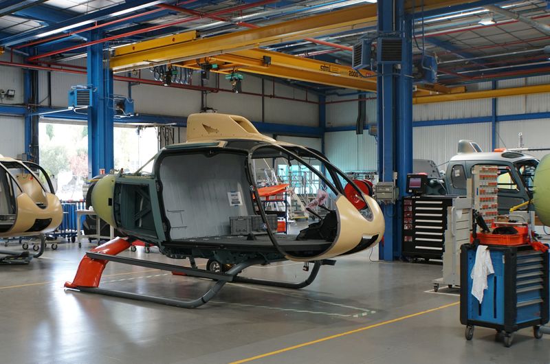 Photo d'hélicoptères en cours d'assemblage à l'usine Airbus Helicopters de Marignane