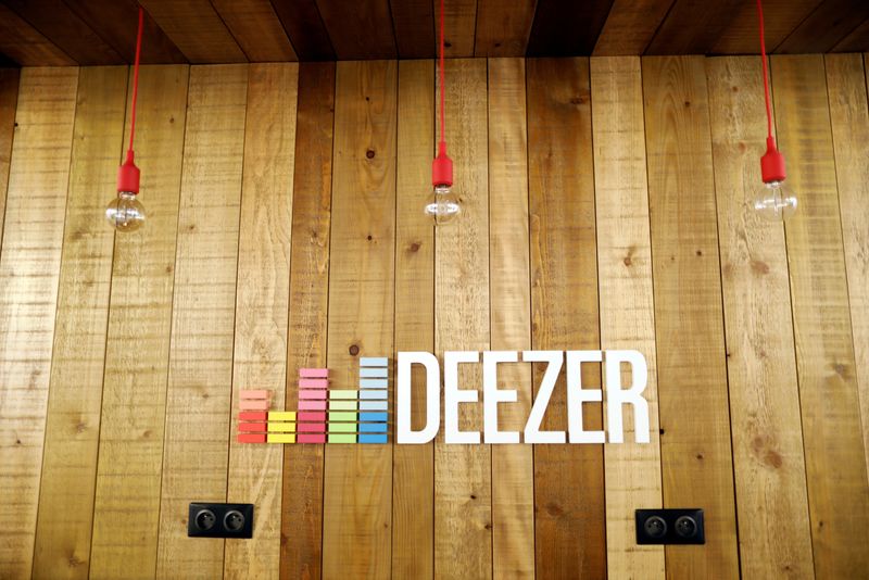 Le logo du service de streaming musical Deezer à son siège, à Paris