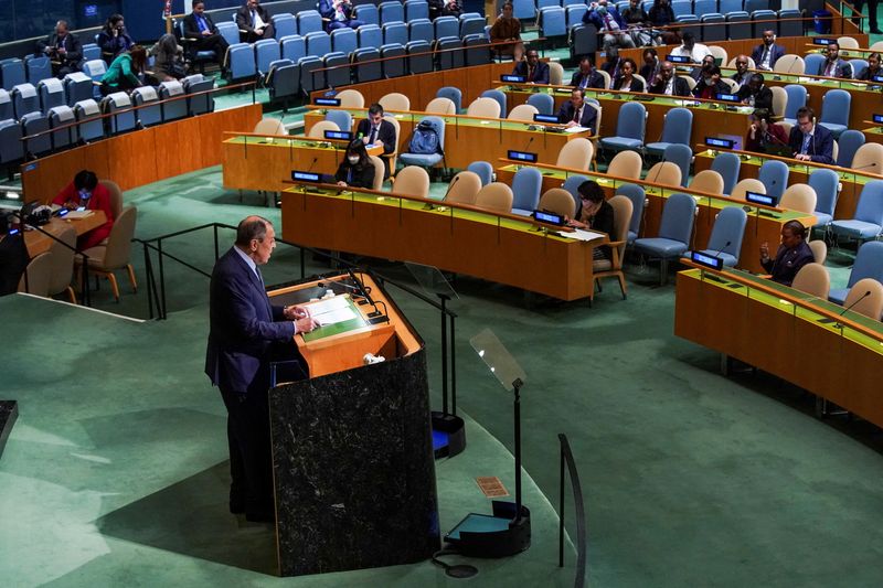 El ministro de Relaciones Exteriores de Rusia, Sergei Lavrov, se dirige a la sesión 77 de la Asamblea General de las Naciones Unidas en la sede de la ONU en Nueva York