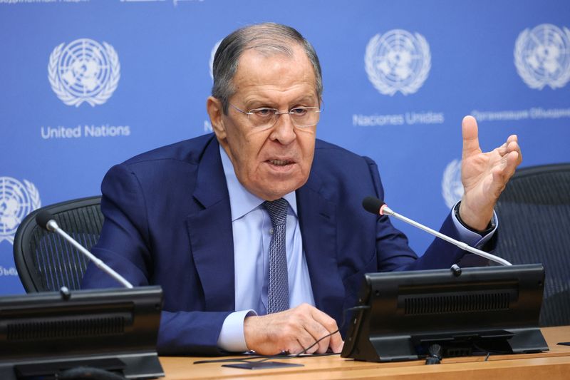 Le ministre russe des Affaires étrangères Sergueï Lavrov assiste à une conférence de presse