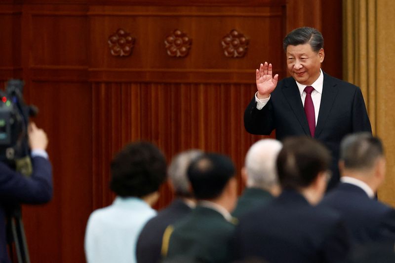 Presidente Xi saluda en el Día Nacional de China en Pekín 