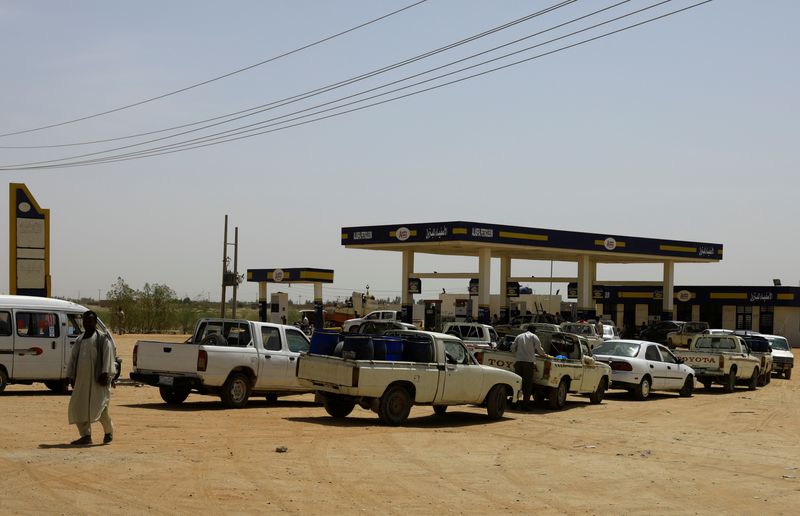 Vehicles line up for gasoline at a gas station near Jebel Aulia