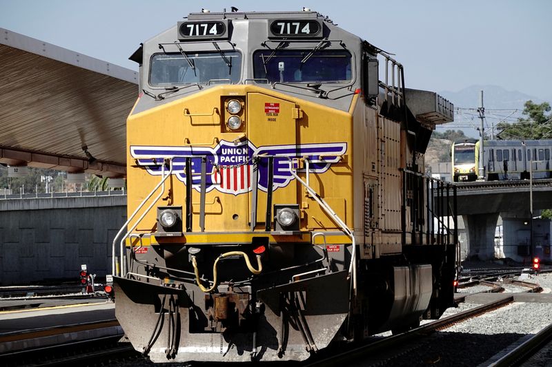 FILE PHOTO: Deadline for railroads to reach tentative deals with unions