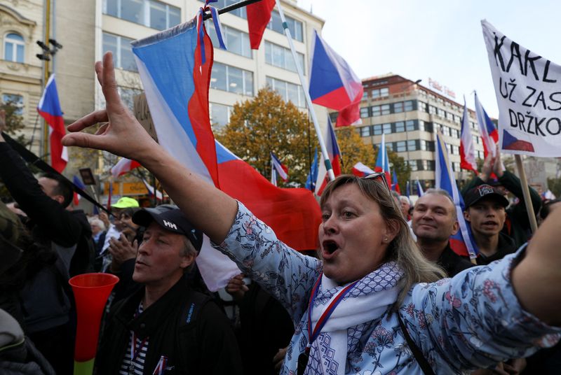 Čeští demonstranti požadují novou vládu a přímé rozhovory o plynu s Ruskem