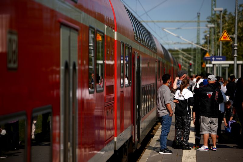 Experten sagen, billige öffentliche Verkehrsmittel könnten die Inflation in Deutschland dämpfen