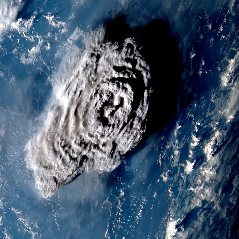 Letusan gunung berapi Tonga mengeluarkan gumpalan tertinggi yang pernah tercatat