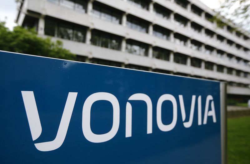 ARCHIV: Das Logo des deutschen Immobilienunternehmens Vonovia SE am Hauptsitz des Unternehmens in Bochum, Deutschland