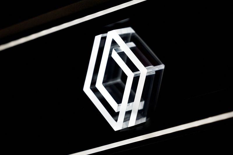 El logotipo de Renault en el Salón del Automóvil de París