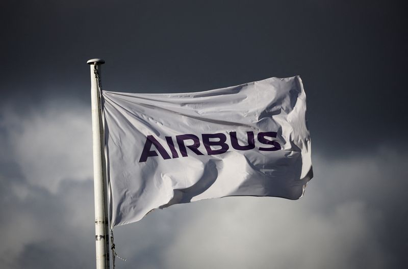 Le logo d'Airbus sur un drapeau
