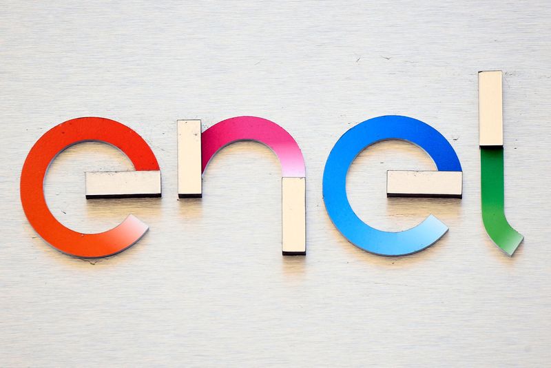 Il logo di Enel nella sede di Milano