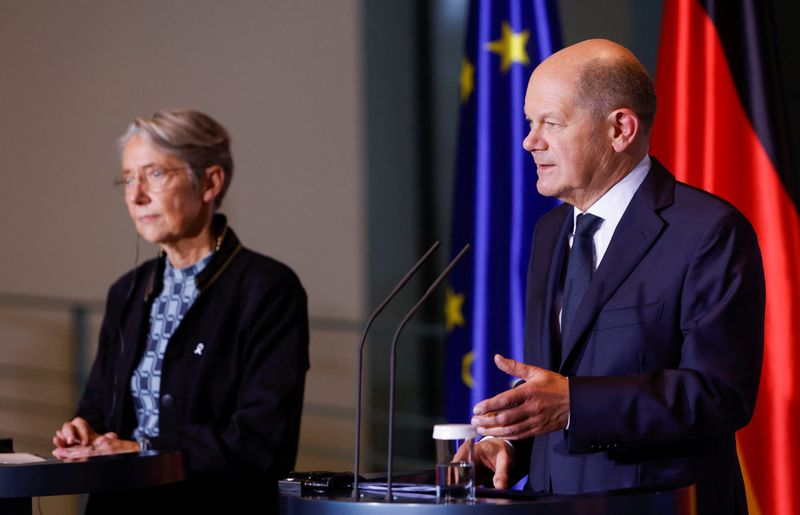 Bundeskanzler Olaf Scholz und die französische Premierministerin Elisabeth Borne bei einer Pressekonferenz in Berlin