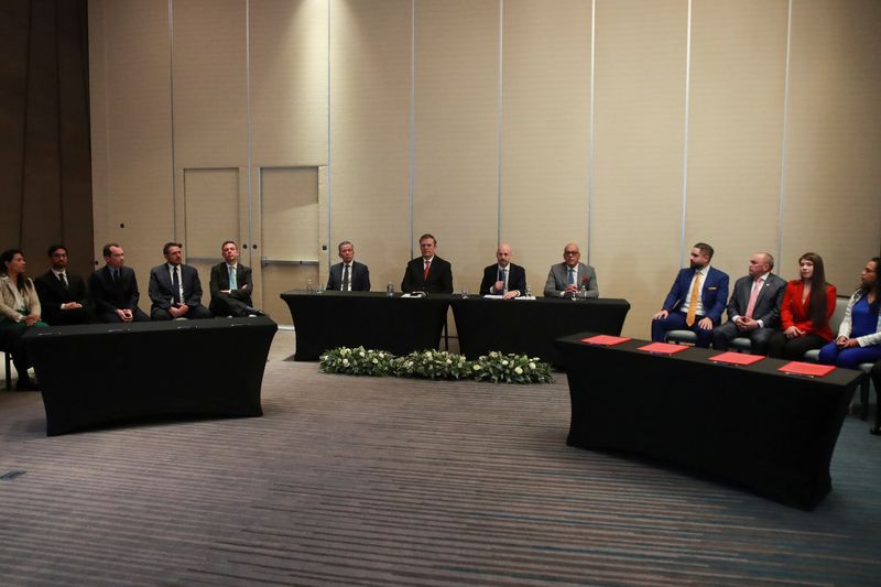 Delegados del gobierno de Venezuela y la oposición política realizan una conferencia de prensa en Ciudad de México