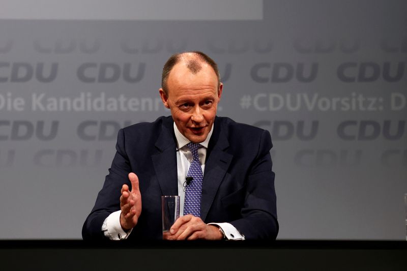 ARCHIV: Friedrich Merz während einer Debatte mit anderen Kandidaten für den Vorsitz der Christlich Demokratischen Union Deutschlands (CDU) in der Parteizentrale in Berlin, Deutschland