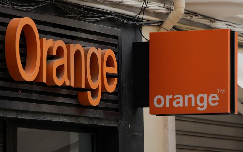 Le logo d'Orange est visible sur la façade d'un magasin à Ronda