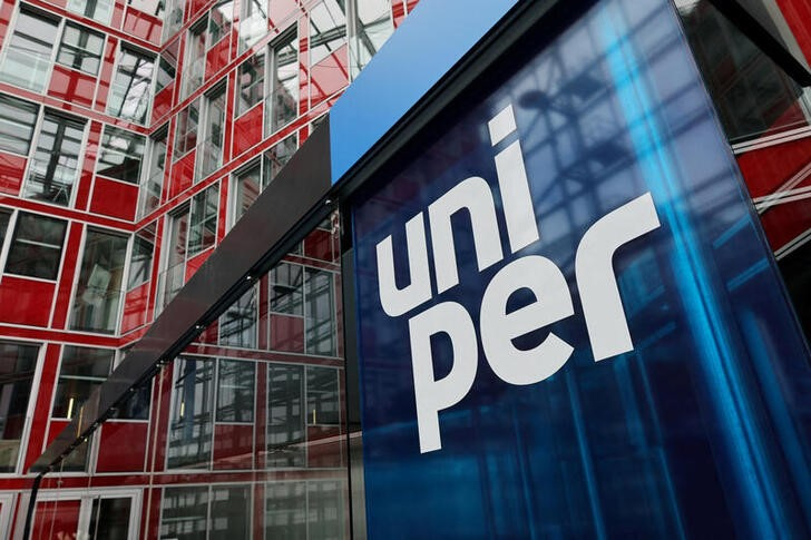 Imagen de archivo del logo de Uniper en la sede central en Düsseldorf, Alemania.