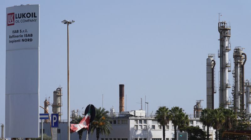 Esclusiva – Lukoil, private equity Usa vicina all’affare sulla raffineria siciliana – fonti