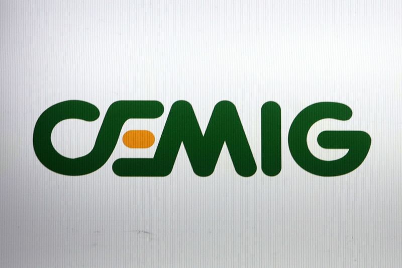 El logotipo de la empresa Cemig se muestra en una pantalla en la Bolsa de Valores B3 de Brasil en Sao Paulo