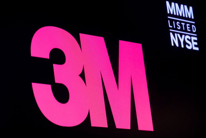 Le logo de 3M sur un écran à la bourse de New York