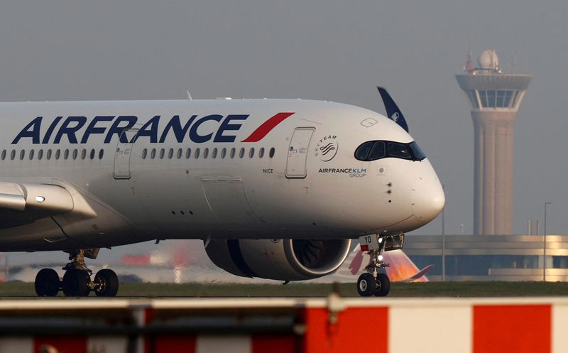 Un Airbus A350 d'Air France atterrit à l'aéroport de Paris-Charles-de-Gaulle