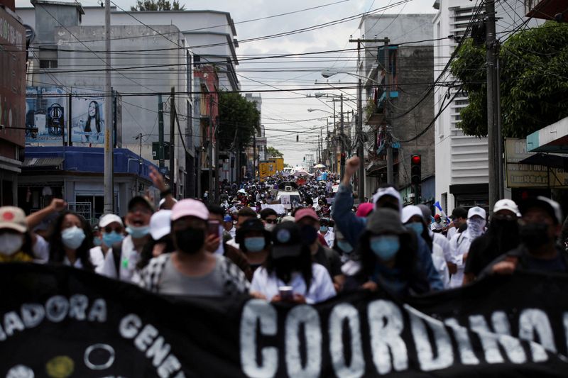 Corruptie tiert welig in heel Latijns-Amerika;  Historisch diettepunt para llegar a Guatemala, Nicaragua