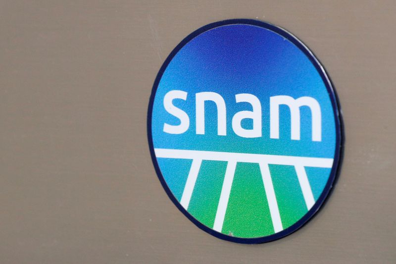 Il logo Snam presso la sede del gruppo a Roma