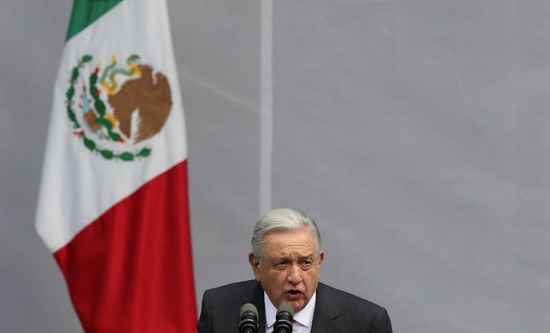 El presidente mexicano acusa al Pentágono de espionaje y promete restringir la información militar