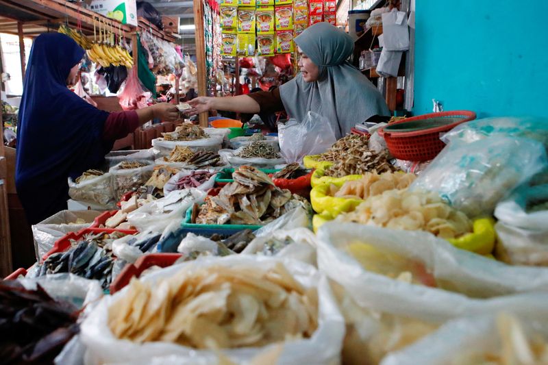 Tingkat inflasi Indonesia turun ke level terendah dalam 14 bulan di bulan Juni