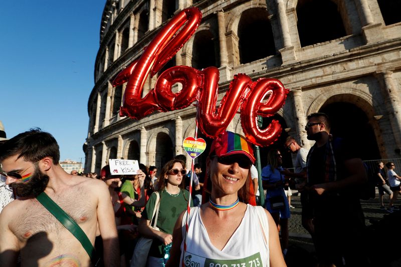 Procura italiana chiede l’annullamento dei certificati di nascita delle coppie lesbiche