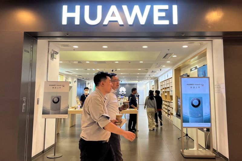 Lo smontaggio di un nuovo telefono Huawei mostra i progressi compiuti dalla Cina nel campo dei microchip