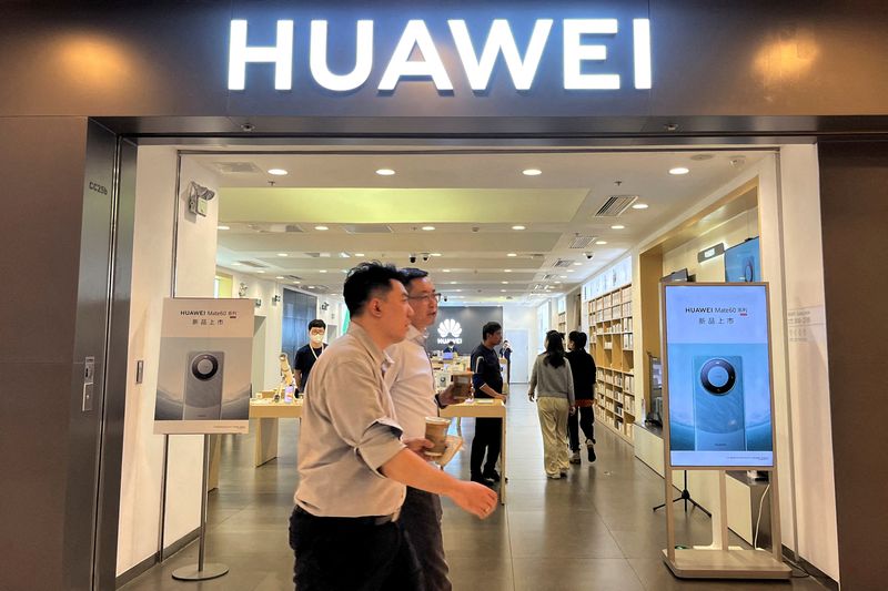 Il legislatore statunitense chiede di fermare le esportazioni di Huawei e SMIC dopo l’hacking dei chip