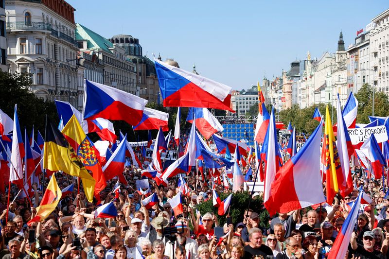 Čeští demonstranti demonstrují proti prozápadní politice vlády – 16. září 2023 ve 12:19 EDT