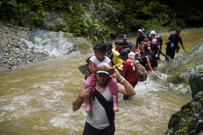 El número de inmigrantes que cruzan el estrecho de Darién en Panamá supera los 400.000 y alcanza un récord – Hoy