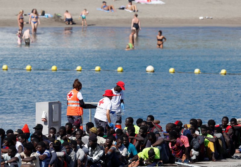 España rescata a 262 inmigrantes en las Islas Canarias mientras la UE aborda el problema de la inmigración – 10-06-2023